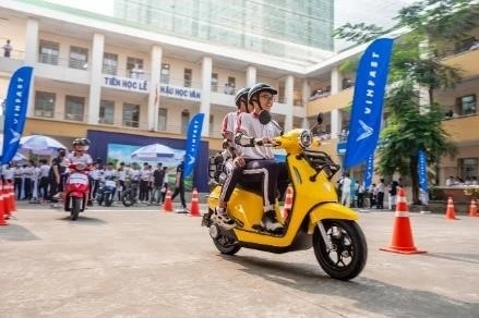 Nguyễn Công Danh (THPT Nguyễn Hữu Cảnh, TP.HCM) háo hức chờ tới ngày đi xe máy
điện tới trường.