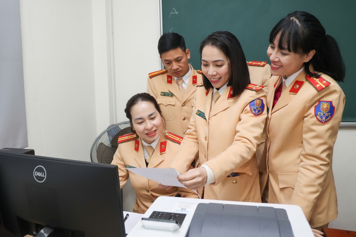 Người có bằng lái ô tô sẽ được miễn thi lý thuyết sát hạch xe máy.