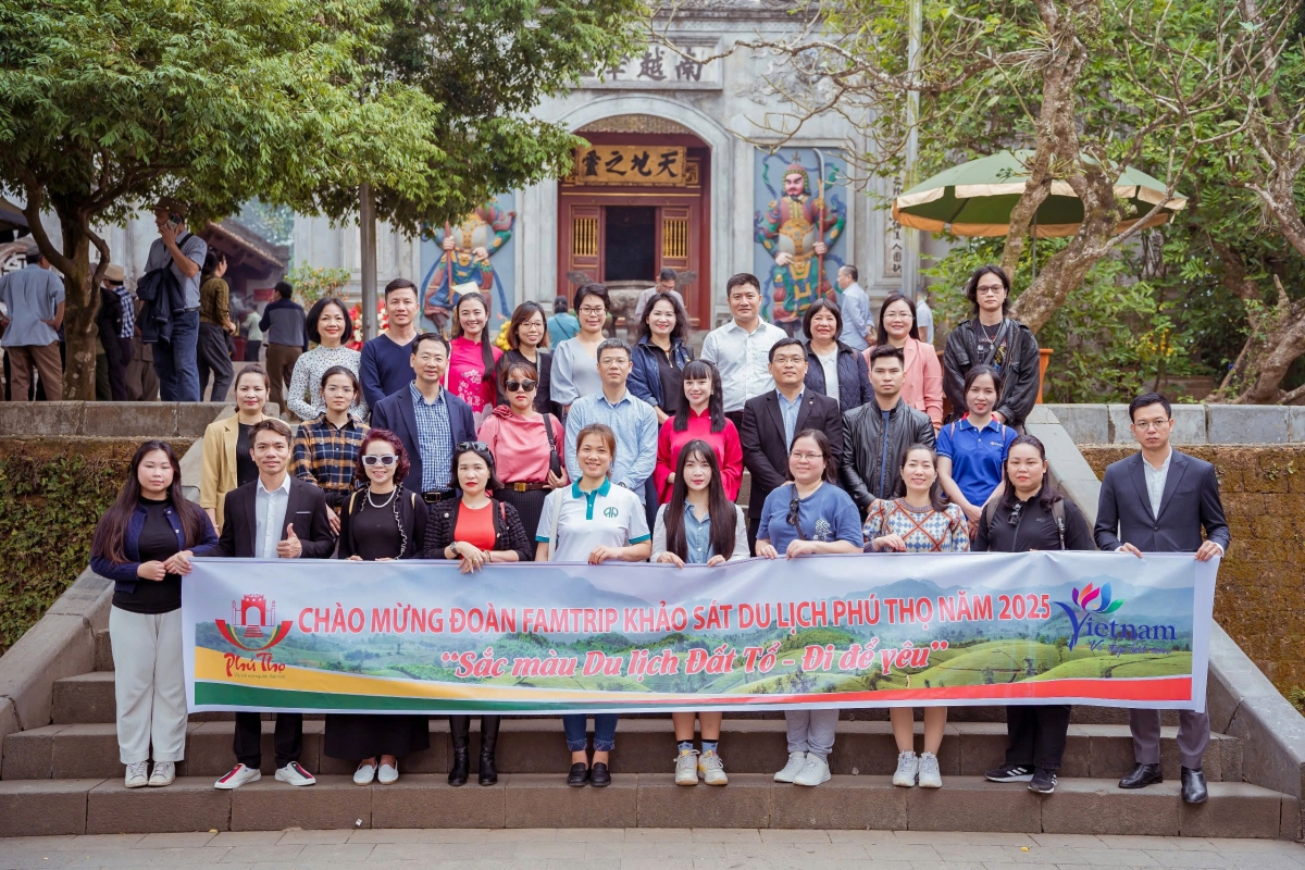 Đoàn famtrip “Sắc màu du lịch Đất Tổ - Đi để yêu” tới khảo sát du lịch tại Phú Thọ. Nguồn: Trung tâm Thông tin Xúc tiến du lịch Phú Thọ