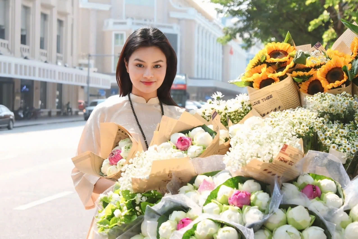 Đầu năm 2025, Vũ Thu Phương thông báo cô đã ly thân hơn một năm qua và hoàn tất thủ tục ly hôn vài tháng trước. Nữ siêu mẫu cho biết khoảng thời gian đó cô vượt qua nhiều trạng thái cảm xúc, không dám đối diện sự thật vì từng đặt gia đình lên hàng đầu. Điều cô buồn và đau nhất khi chia tay là hai con còn nhỏ. Tuy nhiên, cô sớm bình tâm để không gây xáo trộn cuộc sống quá nhiều.