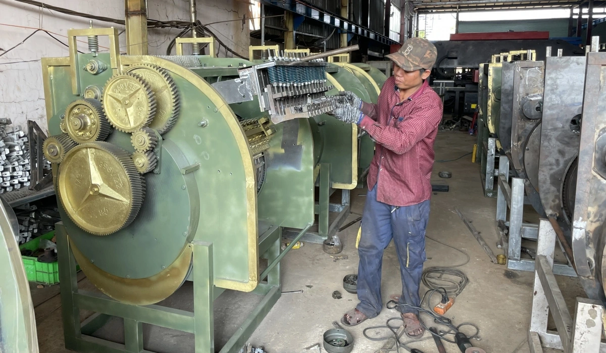 Các doanh nghiệp sản xuất chế biến điều đẩy mạnh sản xuất nhưng lại gặp khó đầu ra (Ảnh: Hà An)