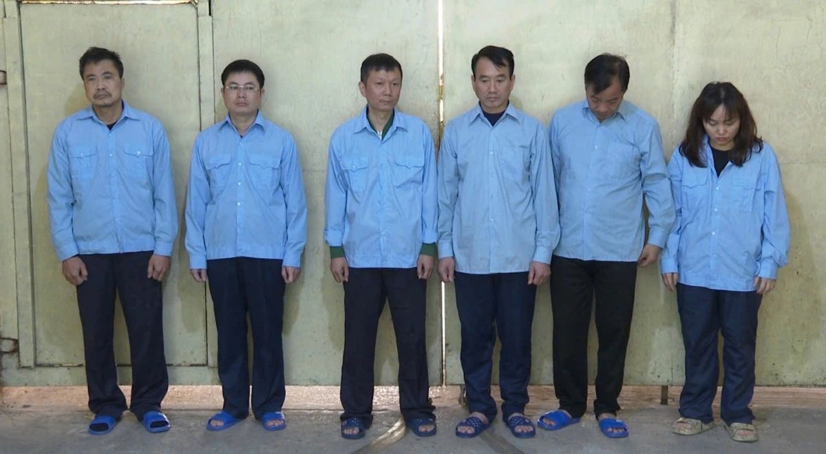Nhiều cán bộ quận Hoàng Mai (TP Hà Nội) bị bắt, tạm giữ vì nhận tiền để bỏ qua vi phạm trật tự đô thị.