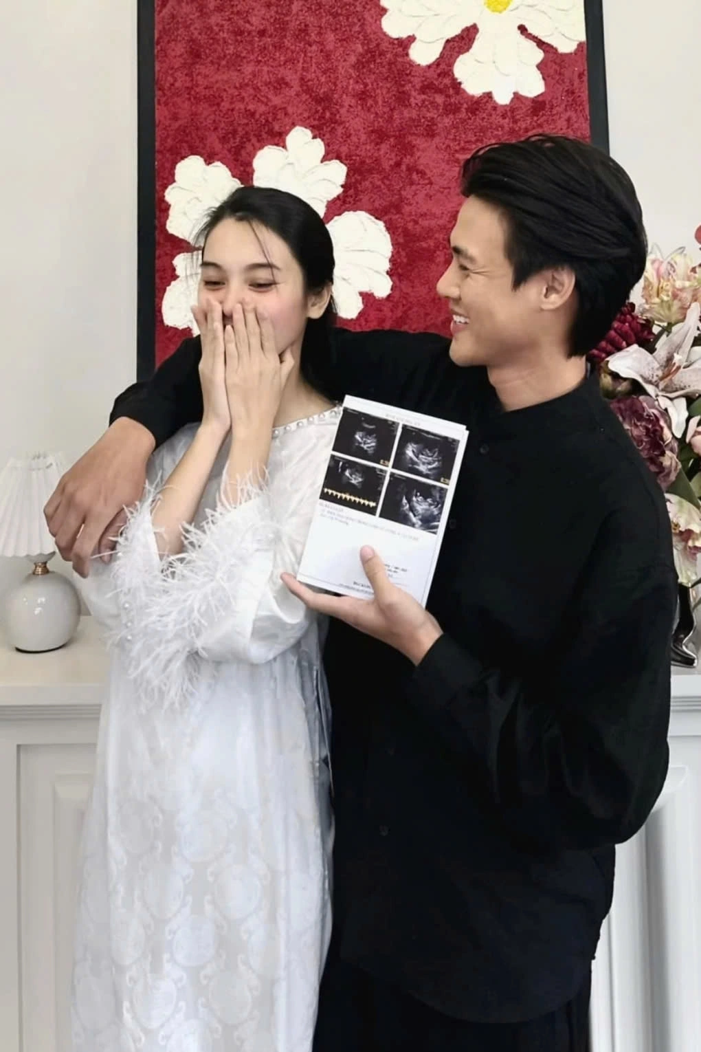Vào mùng 1 Tết Nguyên đán, Quỳnh Lương thông báo đang mang bầu. Thời gian qua, người đẹp gác công việc, tập trung dưỡng thai. Hiện cô đang mang thai ở tháng thứ tư. Quỳnh Lương nói cô có sức khỏe không tốt nên chủ yếu dành thời gian nghỉ ngơi. Cô không bị ốm nghén nhiều trong lần mang thai thứ hai.