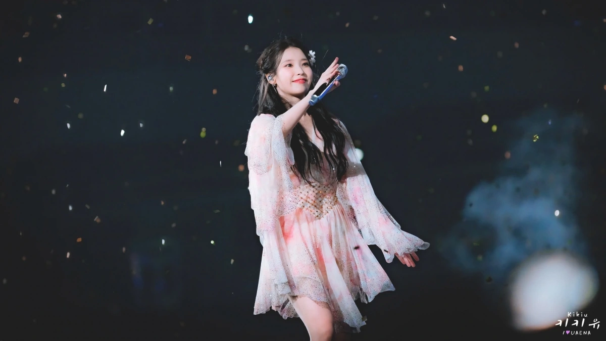 Là một trong những thần tượng K-pop giàu nhất, IU có tài sản ròng khoảng 40-45 triệu USD tính đến tháng 1/2024. Khối tài sản kếch xù của cô đến từ việc bán album, tiền bản quyền phát nhạc trực tuyến, dự án diễn xuất, buổi hòa nhạc cháy vé, quảng cáo cùng rất nhiều hợp đồng đại sứ thương hiệu đáng chú ý.
​