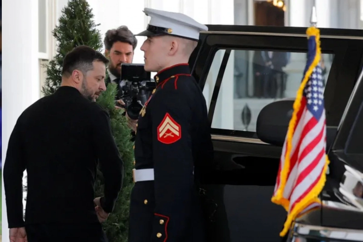 Tổng thống Ukraine Zelensky rời Nhà Trắng sau cuộc tranh luận với ông Trump (Ảnh: Reuters)