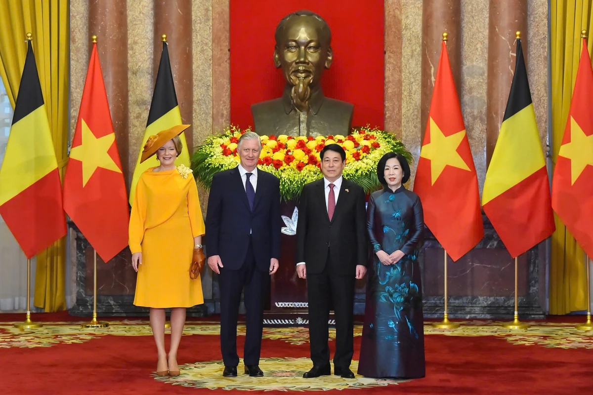 Chủ tịch nước Lương Cường và Phu nhân cùng Nhà vua Vương quốc Bỉ Philippe và Hoàng hậu chụp ảnh lưu niệm