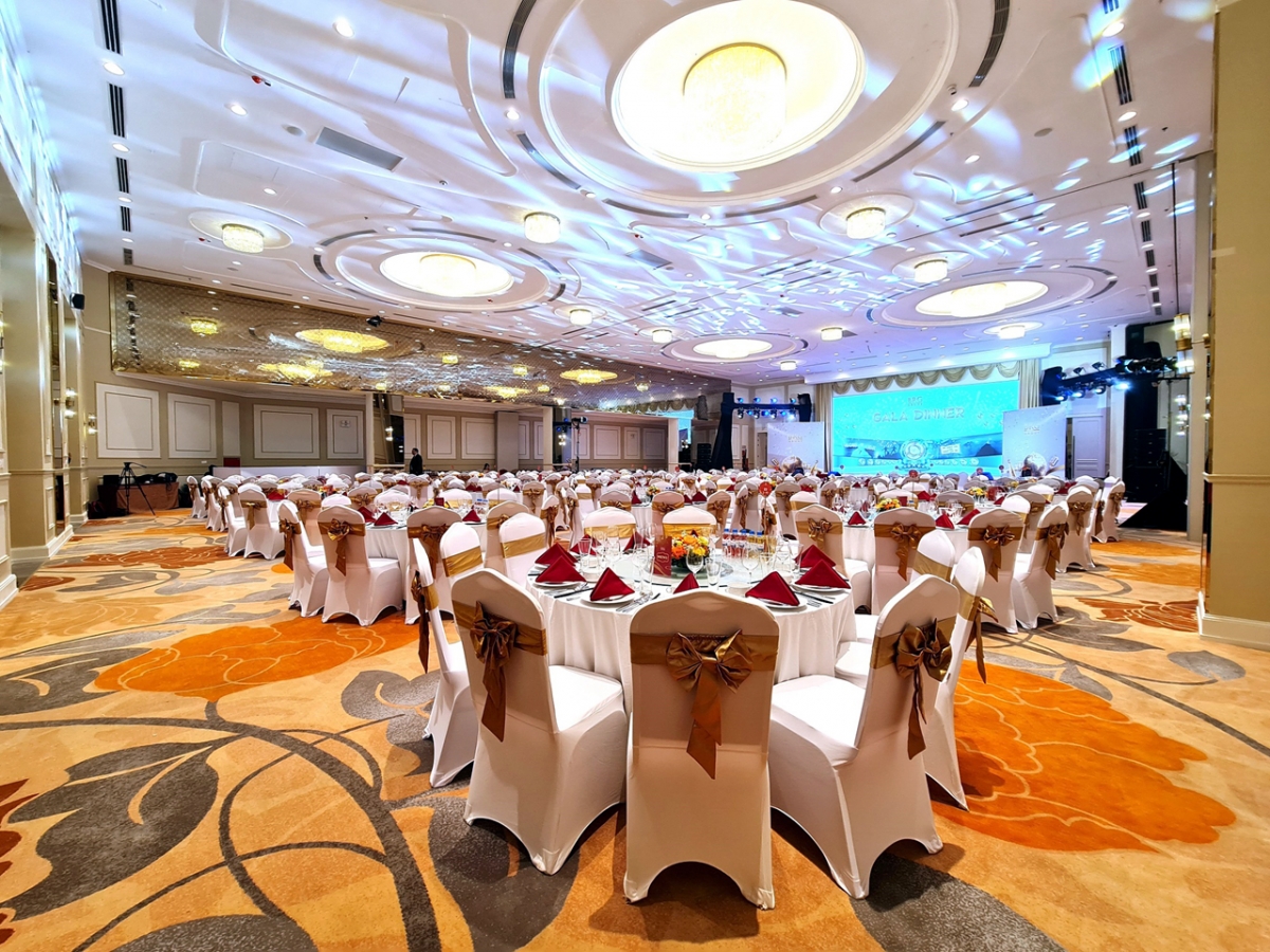 Phòng hội nghị tại Legend Valley Hotel có sức chứa hàng trăm khách, sở hữu đầy đủ trang thiết bị hiện đại
