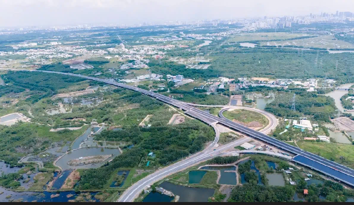 Các phương tiện sẽ được lưu thông trên cao tốc Bến Lức-Long Thành từ 18h ngày 28/4.