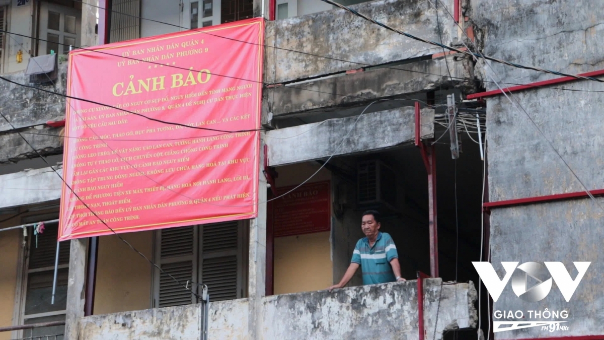 Chung cư Vĩnh Hội, quận 4 thuộc diện chung cư loại D được treo bảng cảnh báo cần phải di dời