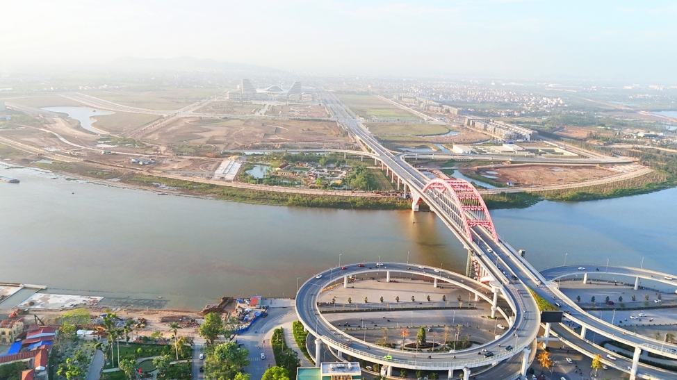 Cầu Hoàng Văn Thụ được khánh thành vào cuối năm 2019 với mức đầu tư trên 2.000 tỷ đồng tạo nên con đường giao thông thuận tiện giữa khu đô thị hiện hữu đến phía Bắc sông Cấm. Đặc biệt kết nối trực tiếp đến trung tâm chính trị - hành chính tại Thủy Nguyên. Bên cạnh đó còn có 5 cây cầu khác bắc qua sông Cấm bao gồm cầu Bính, cầu Kiền, cầu Máy Chai, cầu Bạch Đằng, và cầu Nguyễn Trãi đang thi công với mức đầu tư hơn 6.200 tỷ đồng.