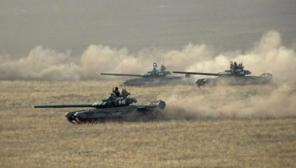Lực lượng thiết giáp hùng hậu của Nga. Ảnh: warfare.ru
