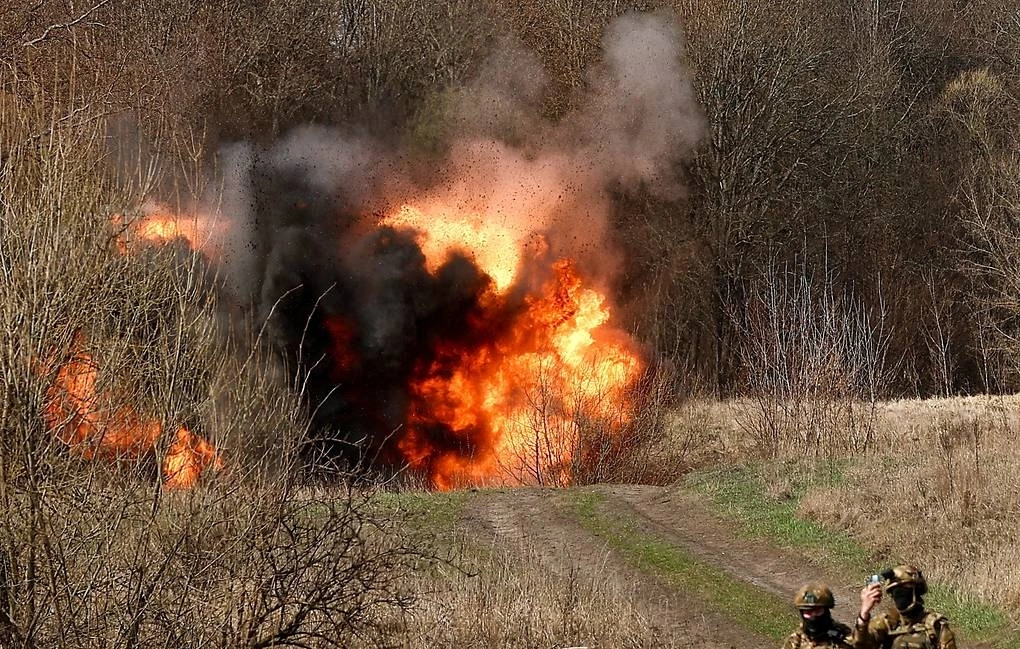 Nga tấn công cứ điểm Ukraine. Ảnh: Tass