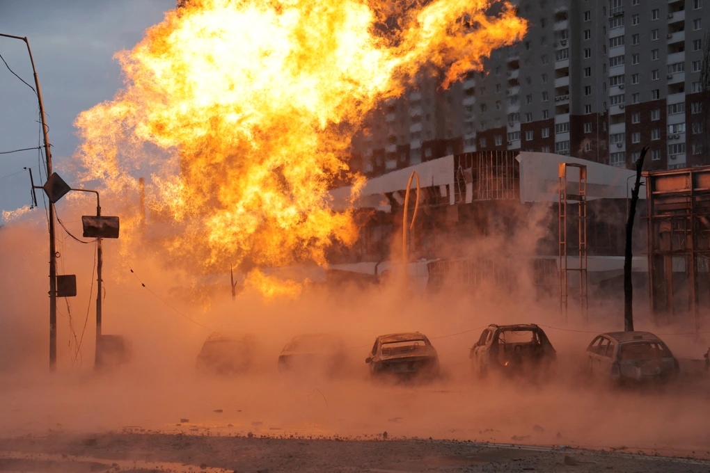 Cháy lớn sau một trận tập kích của Nga vào Kiev, Ukraine. (Ảnh: Reuters).