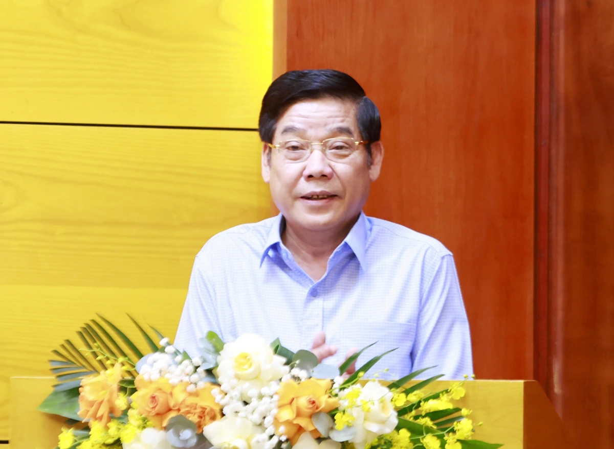 Bí thư Tỉnh uỷ tỉnh Bắc Giang Nguyễn Văn Gấu kết luận hội nghị