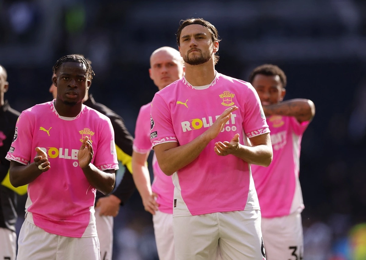 Southampton xuống hạng sớm kỷ lục ở Ngoại hạng Anh. (Ảnh: Reuters).