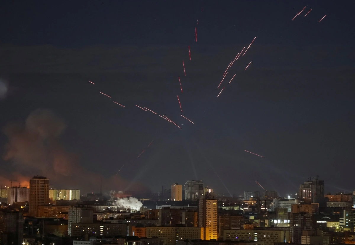 Kiev đối mặt với cuộc tấn công UAV ngày 12/4. Ảnh: Reuters