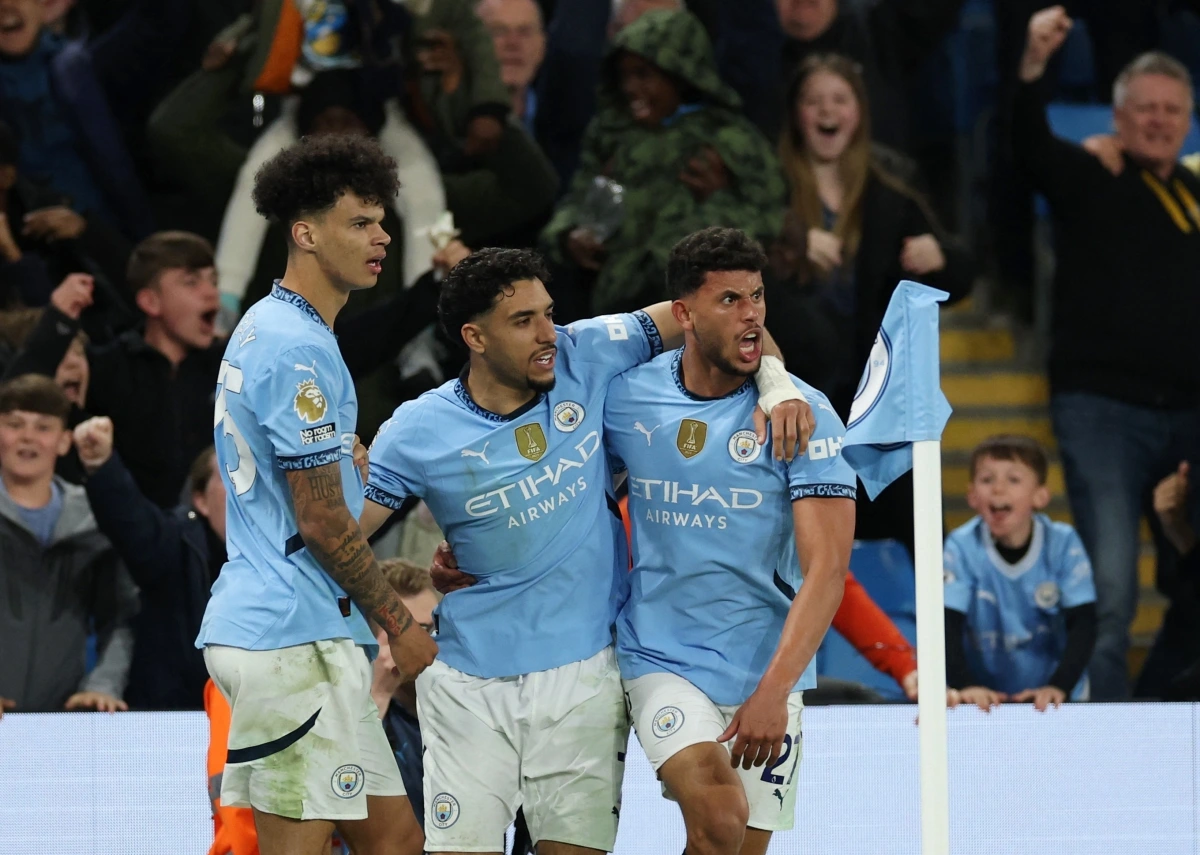 Các cầu thủ Man City ăn mừng chiến thắng. (Ảnh: Reuters).