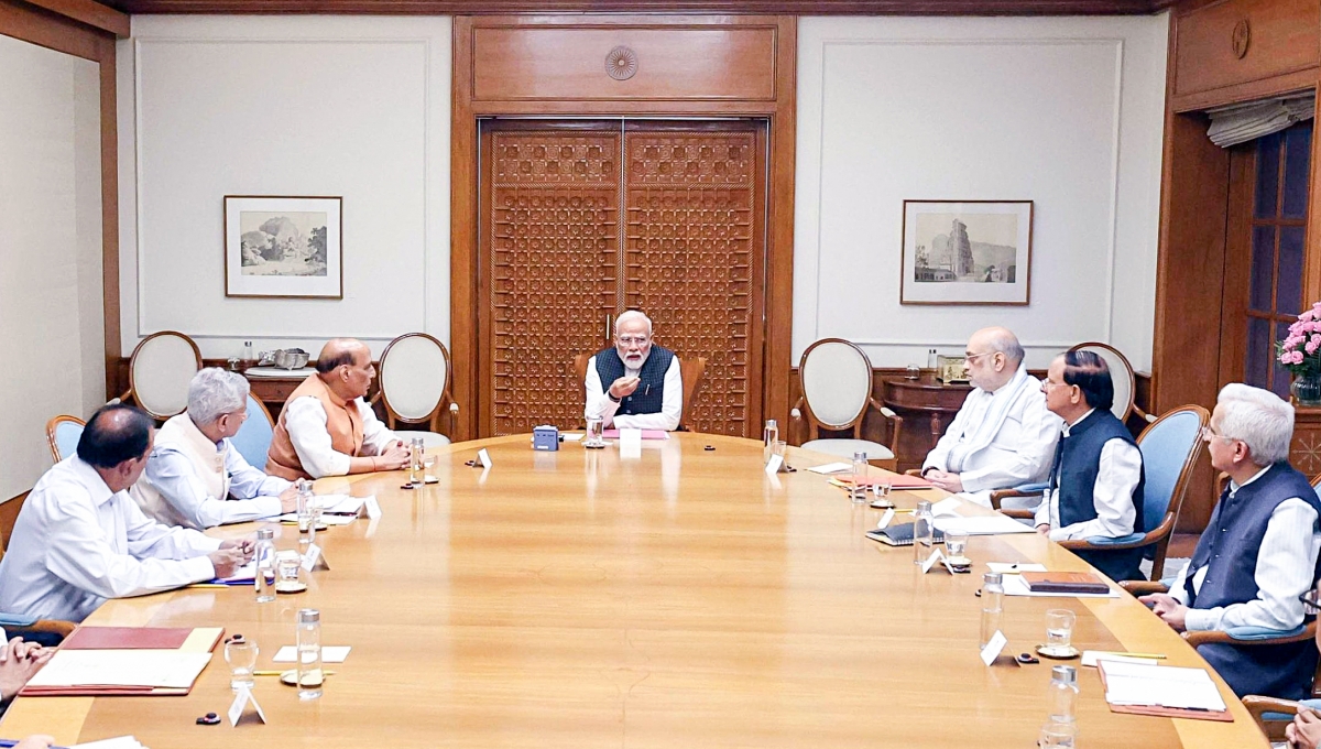 Thủ tướng Ấn Độ Narendra Modi chủ trì cuộc họp của Ủy ban An ninh Nội các (CCS) tại thủ đô New Delhi vào tối 23/4 để quyết định các biện pháp hành động sau vụ tấn công khủng bố tại Jammu và Kashmir trước đó một ngày (Ảnh: ANI)