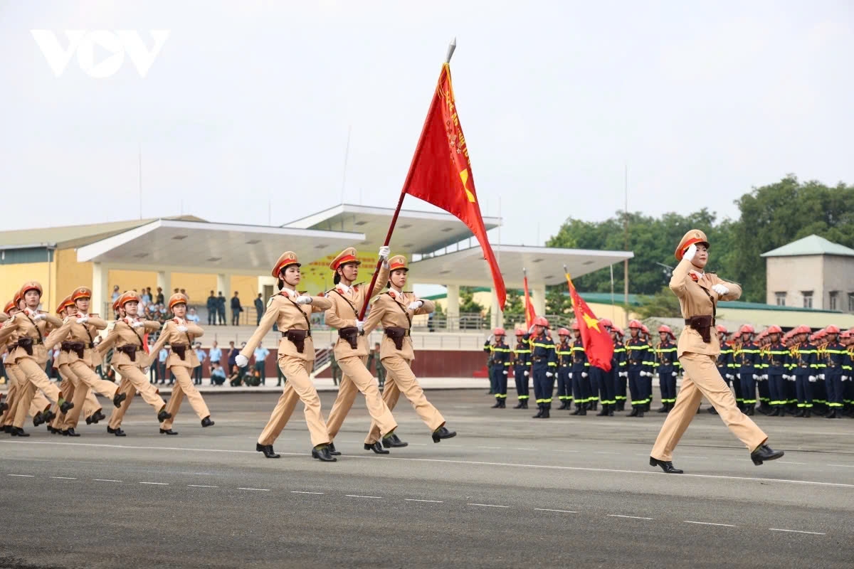 The joint rehearsal also sees the participation of traffic policewomen who are tasked with controlling traffic flow and ensuring traffic order and safety in everyday life.