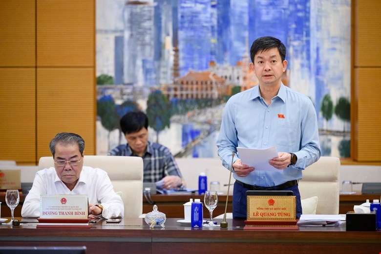 Tổng Thư ký, Chủ nhiệm Văn phòng Quốc hội Lê Quang Tùng trình bày tờ trình