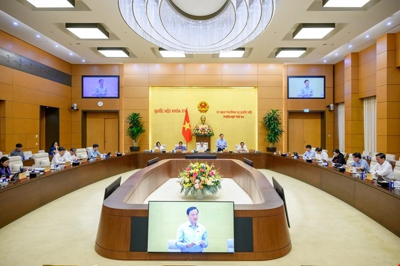 Ủy ban Thường vụ Quốc hội cho ý kiến về một số vấn đề về việc xây dựng dự thảo Nghị quyết sửa đổi, bổ sung một số điều của Nội quy kỳ họp Quốc hội.