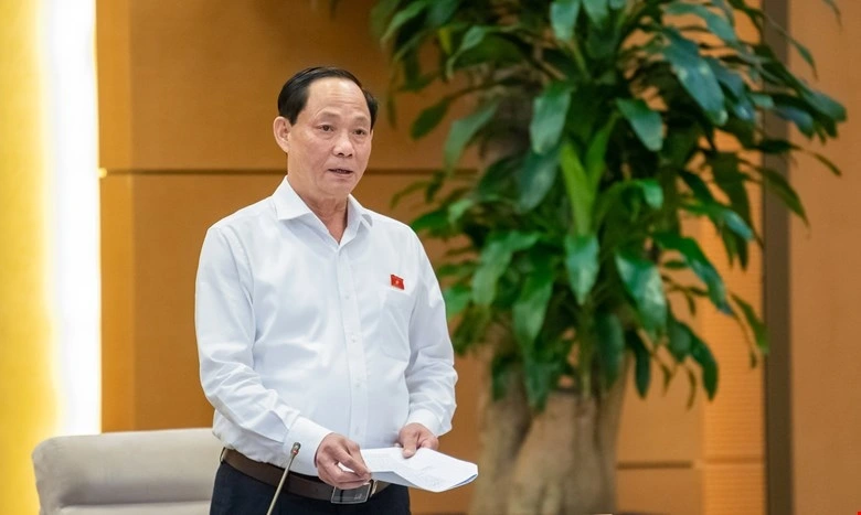 Phó Chủ tịch Quốc hội Trần Quang Phương điều hành phiên thảo luận của Ủy ban Thường vụ Quốc hội