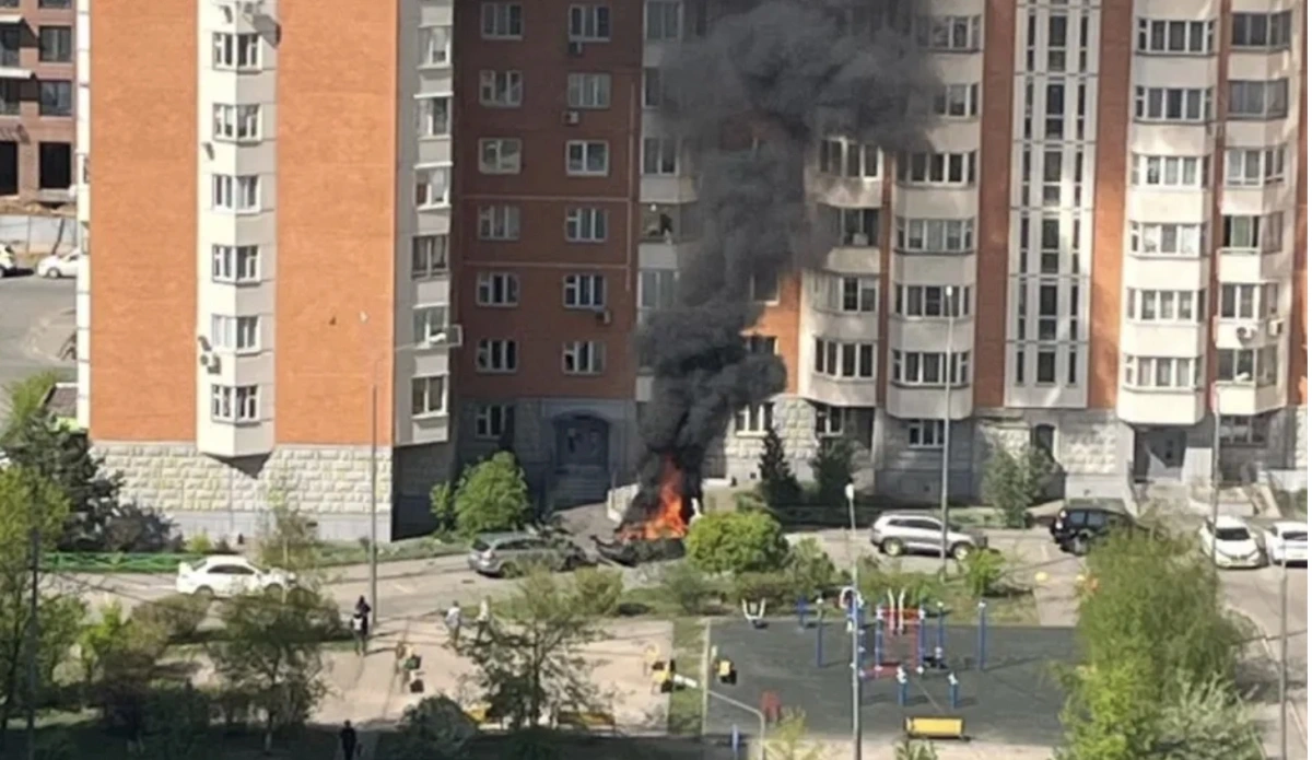 Hiện trường vụ nổ xe hơi tại thành phố Balashikha, tỉnh Moscow, Liên bang Nga, vào ngày 25/4. Ảnh: Kênh Telegram Ostorozhno Moskva