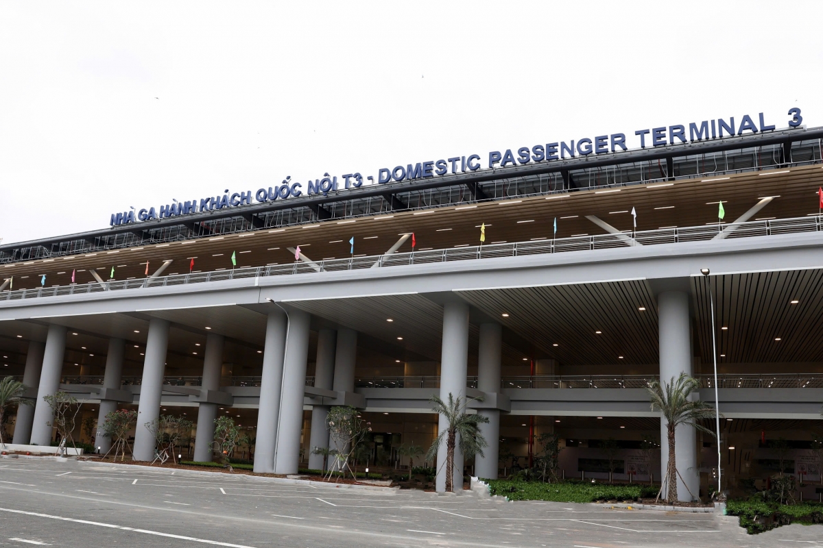 Sáng nay (17/4), chuyến bay mang số hiệu VN1286 của Vietnam Airlines từ TP.HCM đi Vân Đồn khai thác bằng máy bay Airbus A321 với 105 hành khách đã chính thức cất cánh từ nhà ga hành khách T3 Cảng HKQT Tân Sơn Nhất.