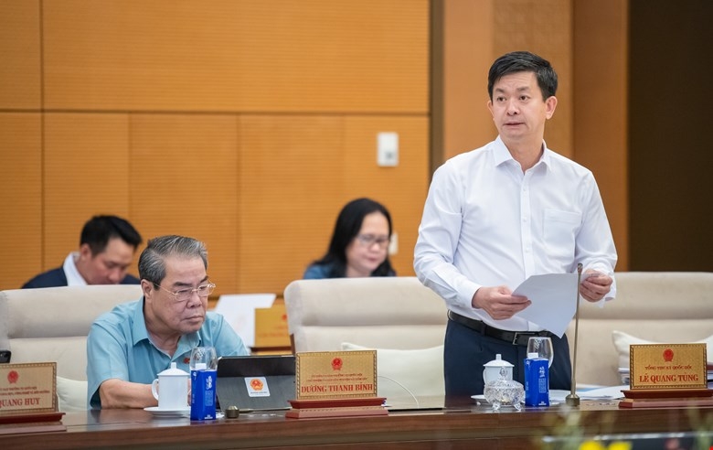 Tổng Thư ký, Chủ nhiệm Văn phòng Quốc hội Lê Quang Tùng báo cáo tại phiên họp