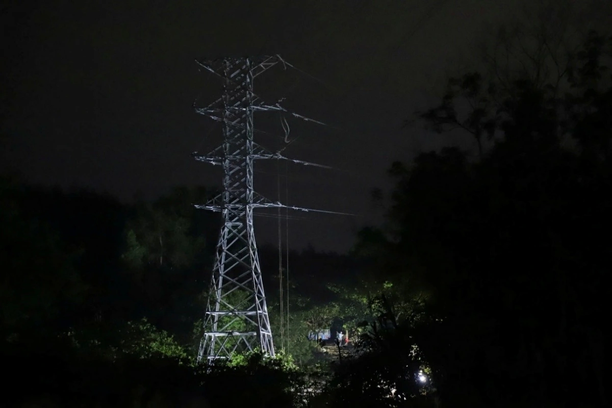 Thi công đêm công trình Trạm 110kV KCN Bắc Đồng Phú và nhánh rẽ trạm 110kV KCN Bắc Đồng Phú (tỉnh Bình Phước)