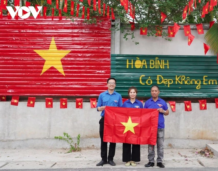  Cam Ngoc Thu Phuong, Acting Secretary of Phu Yen District Youth Union, says the highlight of the space is a reminder for younger generations of the sacrifices made by their forefathers for national independence and reunification.