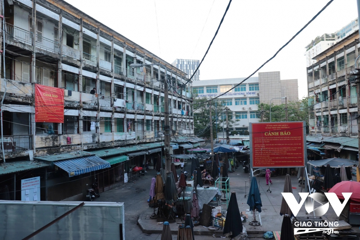Sau vụ động đất ở Myanmar dư chấn làm rung lắc nhiều tòa nhà ở TP.HCM, các chung cư cũ loại D càng phải cần di dời gấp để đảm bảo an toàn cho người dân.