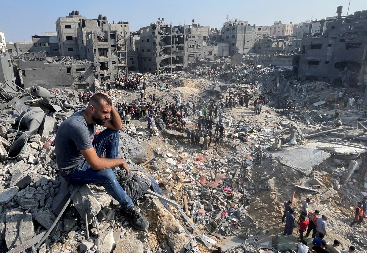 Đống đổ nát ở Gaza. Ảnh: Reuters