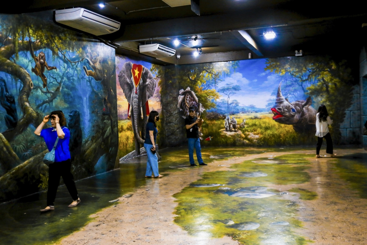 Visitors are free to explore and interact with over 130 3D paintings created using unique optical illusion techniques. The artworks span a wide range of themes, from the animal kingdom and fairy tales to ancient Egypt, outer space, the ocean, and iconic landmarks around the world.