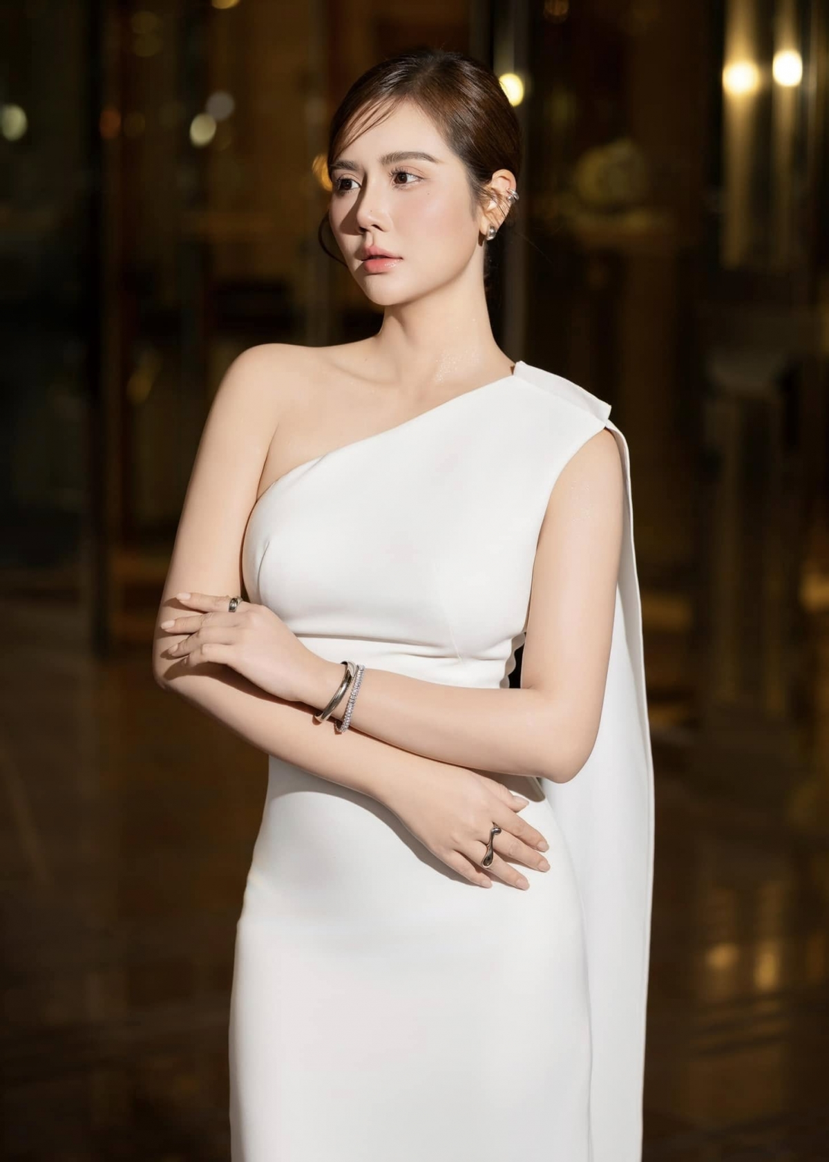 Huyền Lizzie tâm sự: “Vẻ đẹp không nằm trên gò má người thiếu nữ. Mà nó nằm trong ánh mắt của kẻ si tình”. (Nguồn: FBNV)