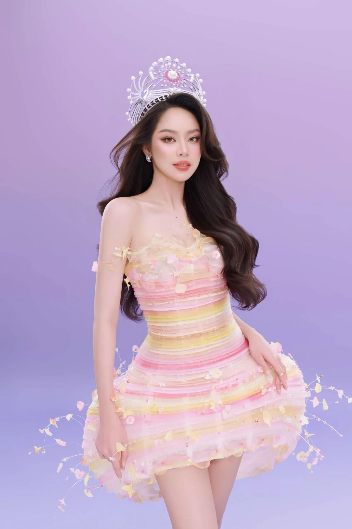 Hoa hậu Thanh Thủy khí chất trong bộ ảnh mới nhất, toả sáng rực rỡ cùng chiếc vương miện danh giá. (Nguồn: FBNV)
