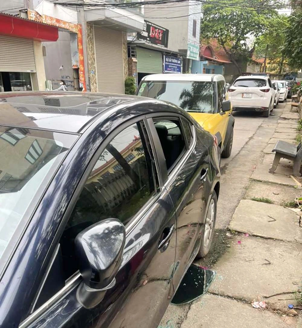 Hiện trường vụ đập kính