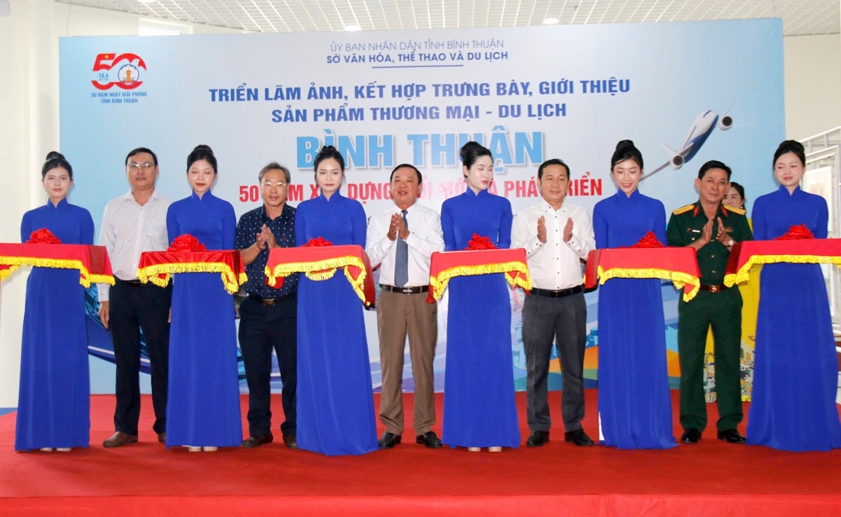 Khai mạc triển lãm