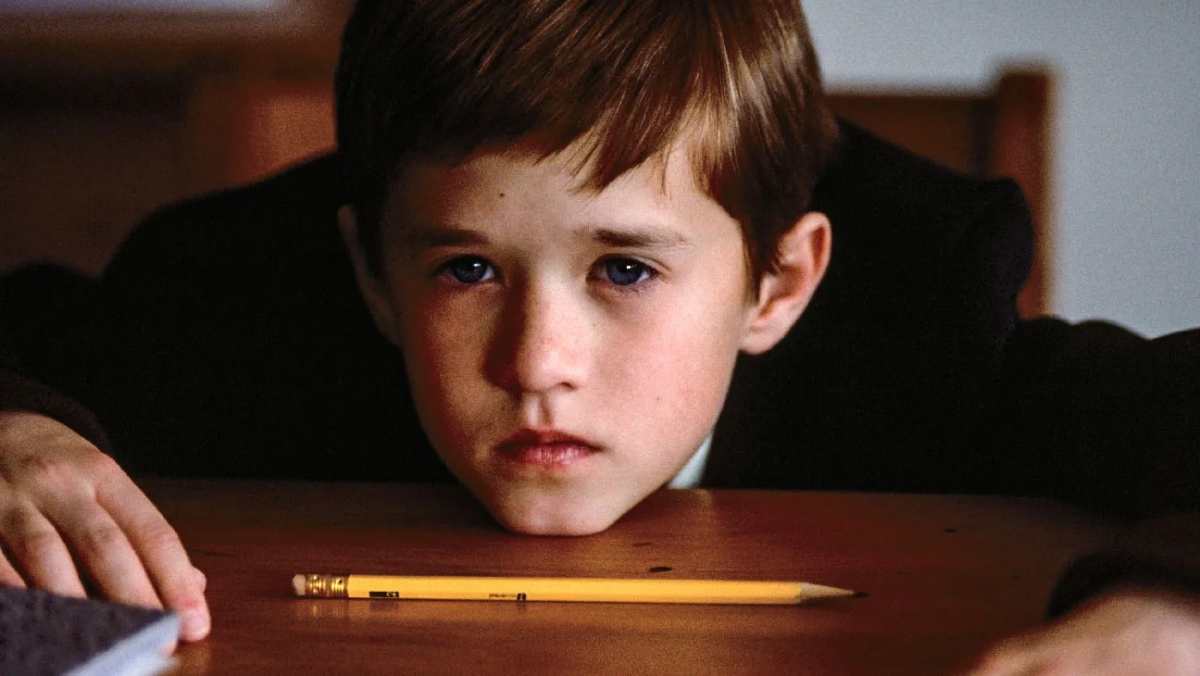 Haley Joel Osment từng nổi tiếng toàn cầu với vai diễn cậu bé nhìn thấy ma trong "The Sixth Sense" (Giác quan thứ sáu)