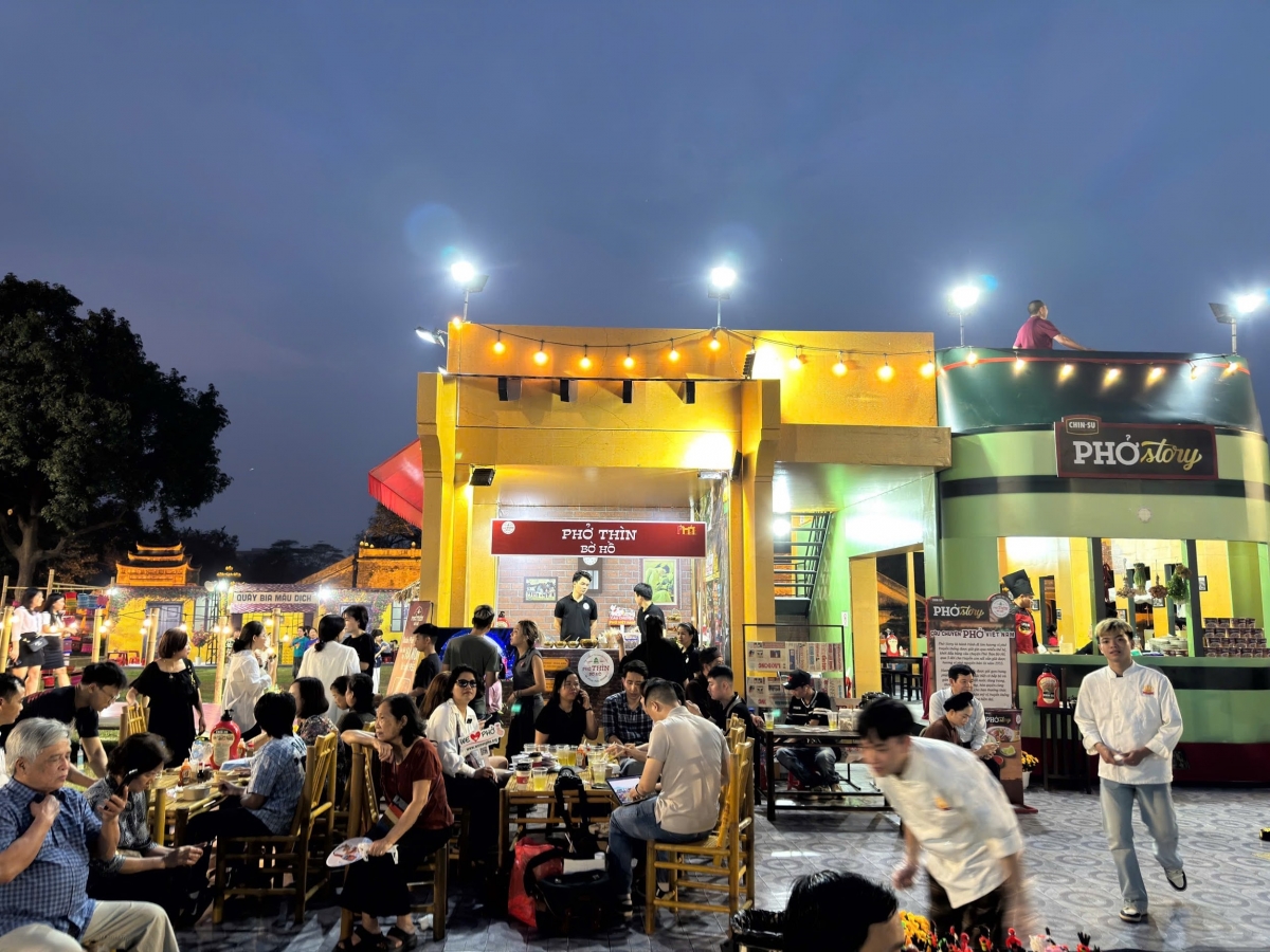 1000 tô phở từ Phở Story được phục vụ thực khách trong suốt 3 ngày tại Festival Phở 2025