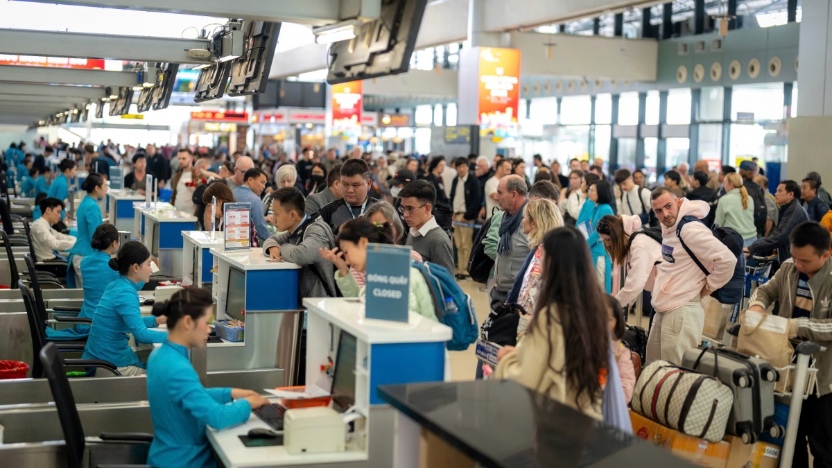 Quầy check-in vé tại CHK Quốc tế Nội Bài.