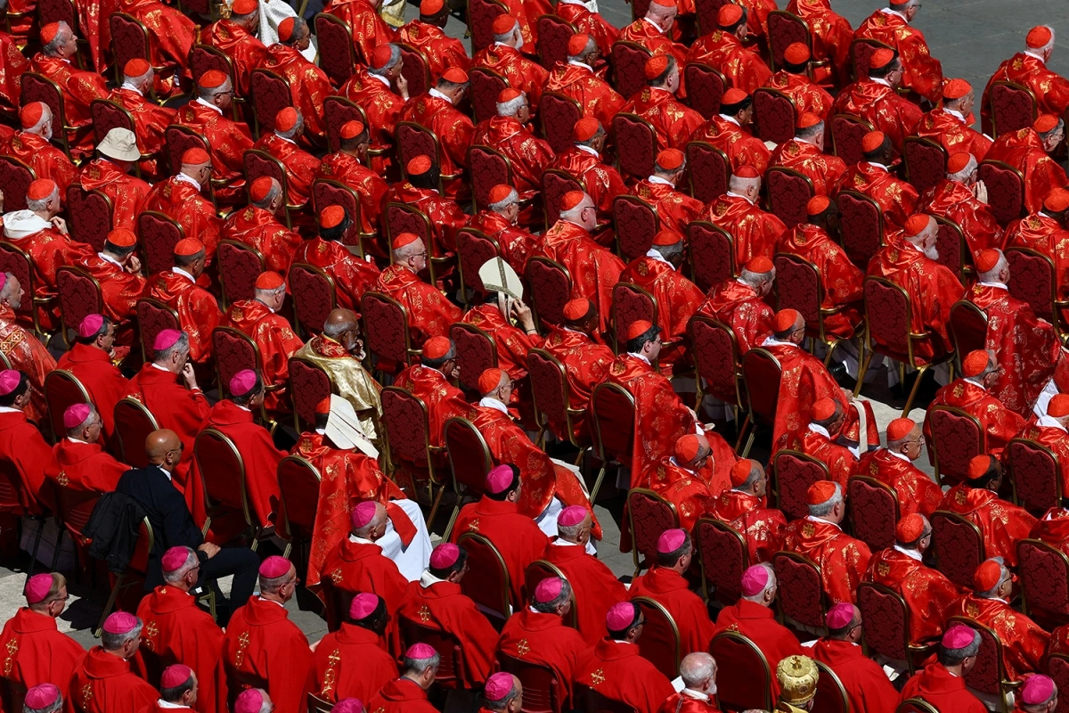 Các hồng y tham dự lễ tang Giáo hoàng Francis.