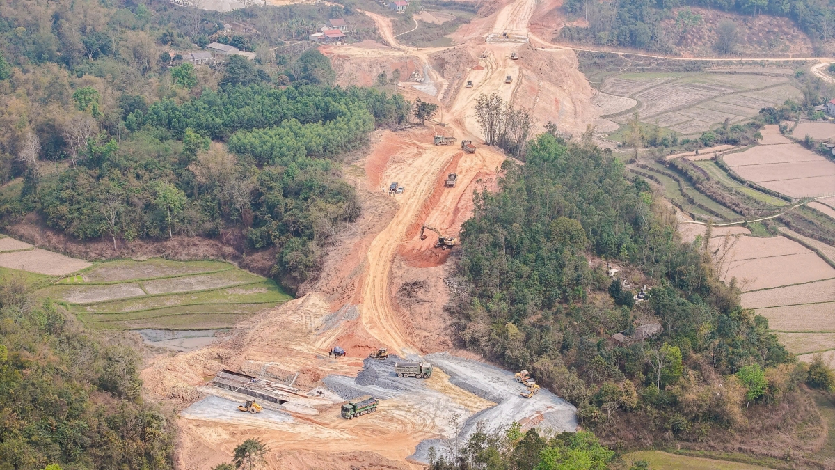 Thi công dự án Đồng Đăng - Trà Lĩnh tại gói thầu Km8+500-Km16+000 (xã Bắc Việt, huyện Văn Lãng, tỉnh Lạng Sơn).