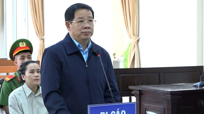 Bị cáo Nguyễn Quốc Minh, nguyên giám đốc CDC Lâm Đồng tại phiên tòa xét xử (ảnh Đức Huy)