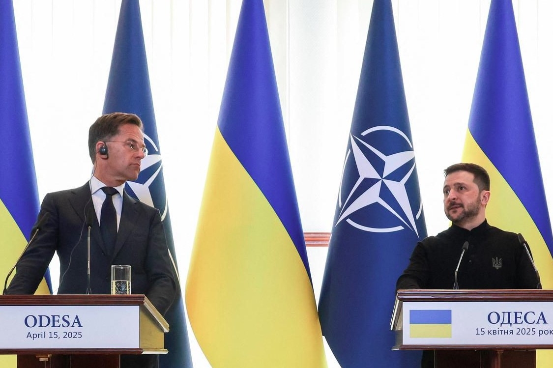 Tổng Thư ký NATO Mark Rutte (trái) gặp Tổng thống Ukraine Zelensky. Ảnh: Reuters
