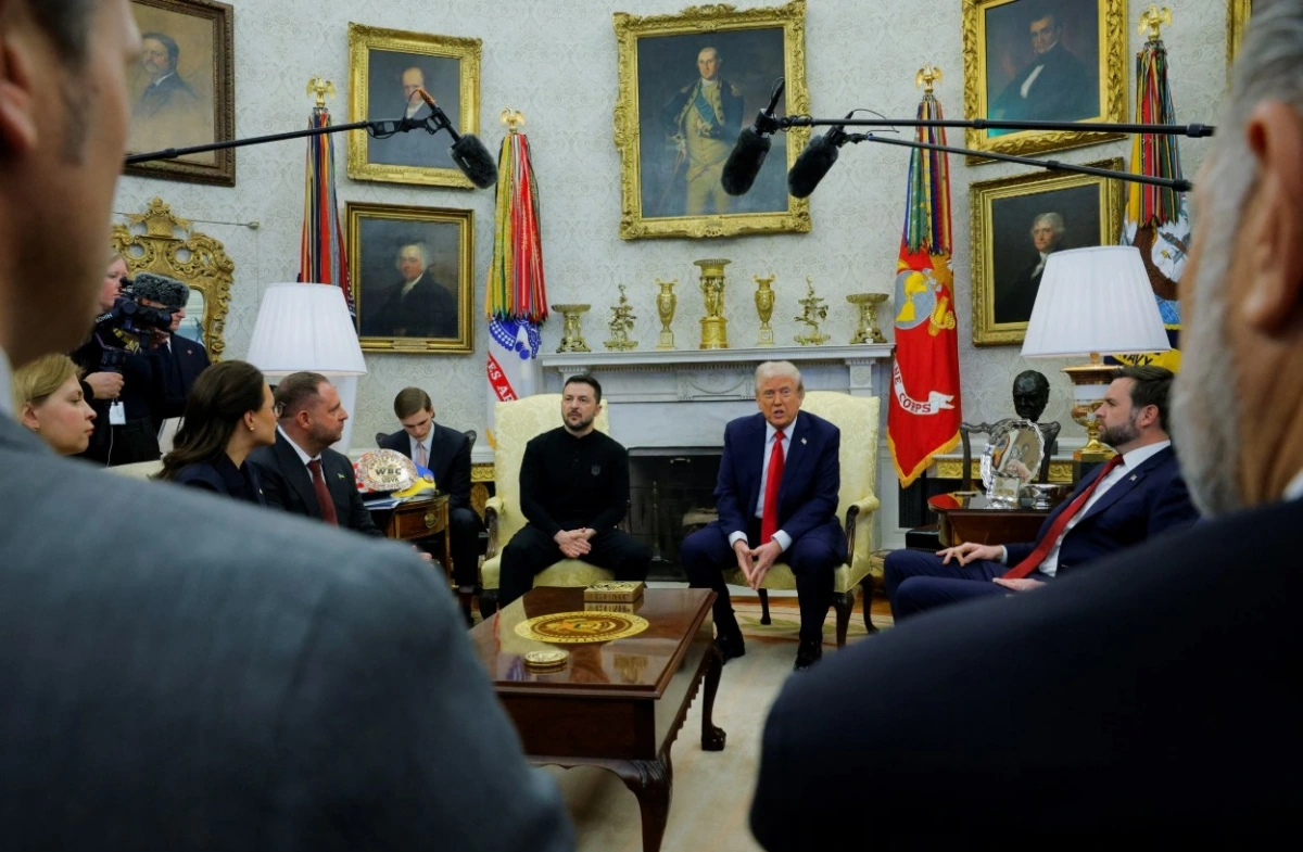 Ông Zelensky (trái) và ông Trump (phải) tại cuộc họp ở Phòng Bầu dục ngày 28/2. Ảnh: Reuters
