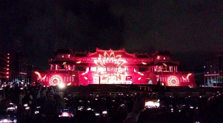  The Hue Imperial Citadel lit up on Reunification Day (Photo: tcdulichtphcm.vn)