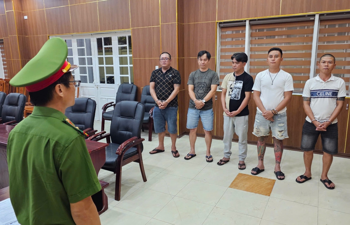 5 đối tượng trong đường dây bị tạm giữ để điều tra.