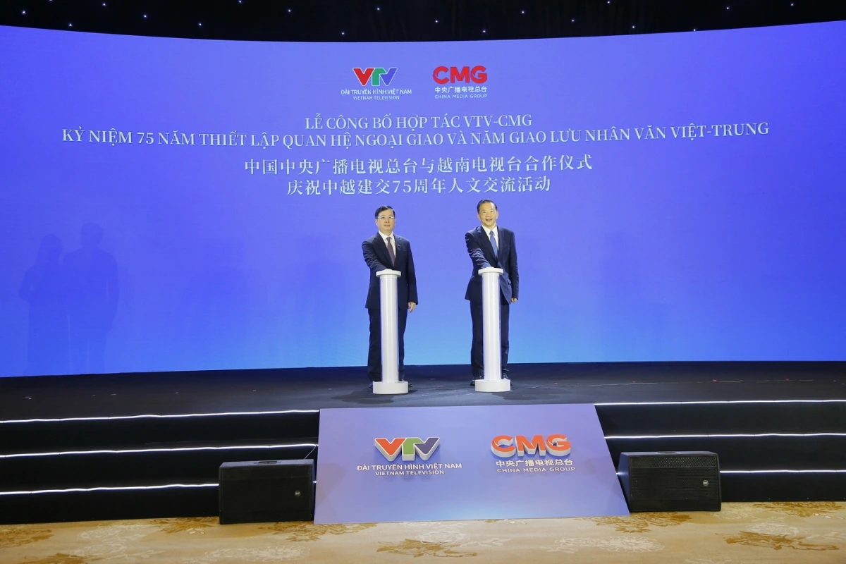 Đại diện Đài THVN và Đài PT-TH Trung ương Trung Quốc bấm nút khởi động Hoạt động hợp tác năm 2025, kỷ niệm 75 năm Thiết lập quan hệ ngoại giao và Năm Giao lưu Nhân văn Việt Nam - Trung Quốc.