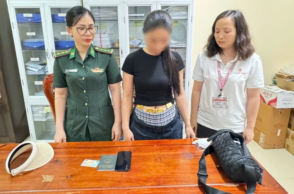 Phạm Thị Vân Anh và tang vật